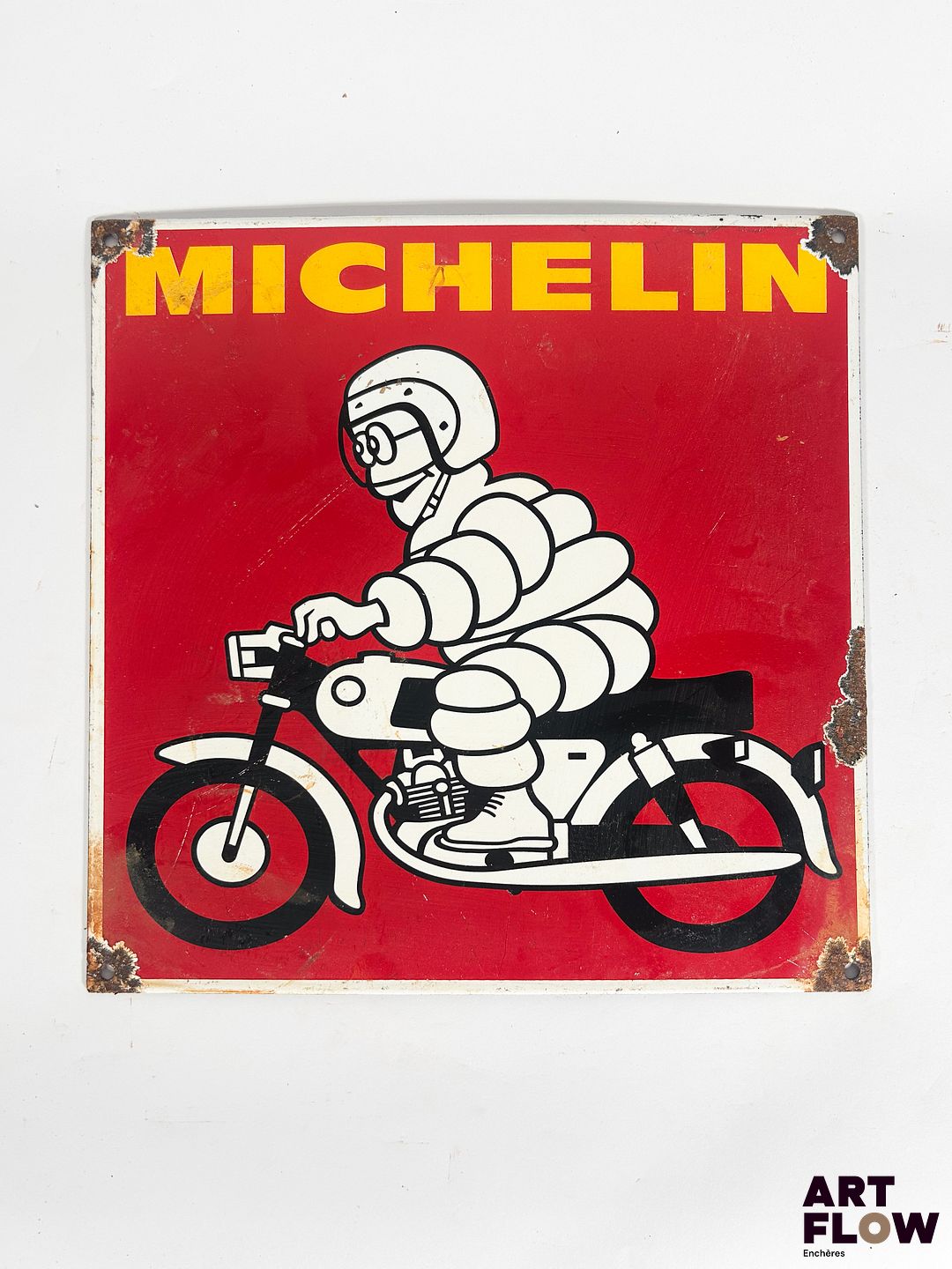 Plaque émaillée carrée Michelin Dimensions : 30 x 30 cm Petits éclats et traces de rouille Reproduction moderne