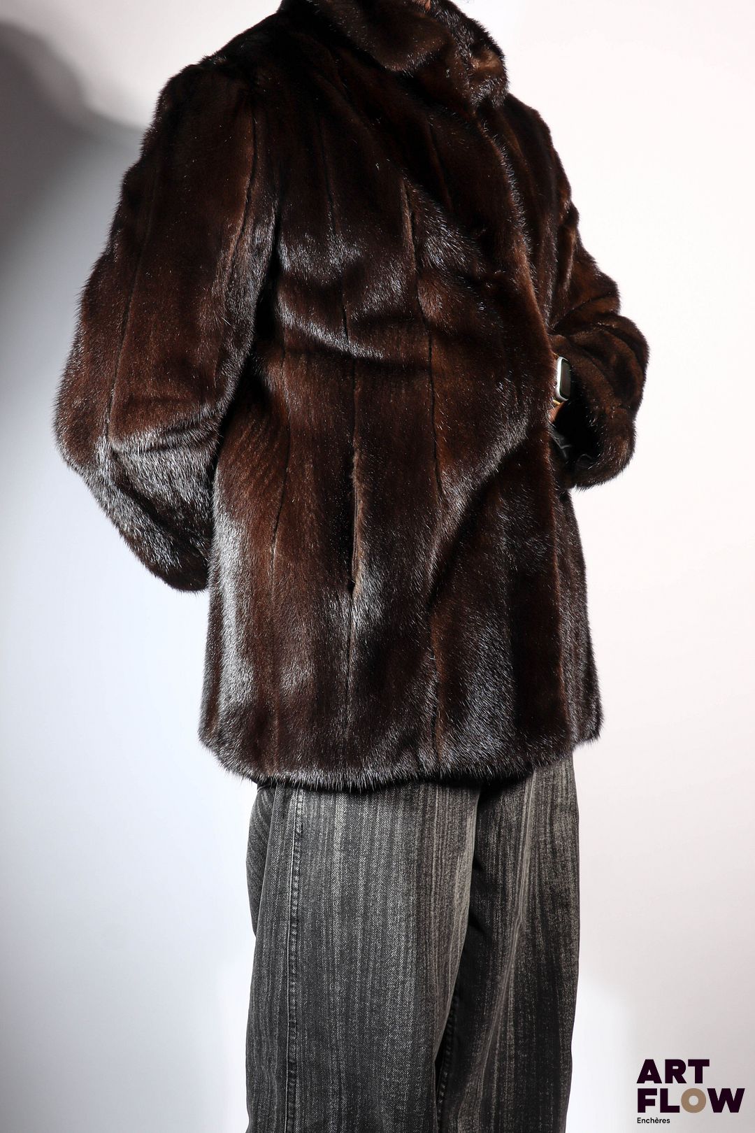 Manteau à manches longues en fourrure de vison foncé Taille supposée 40 84 cm de long Bon état général