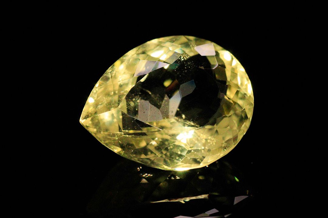 Important quartz «Lemon» poire. 21.25 cts. 21.3mm x 17.5mm