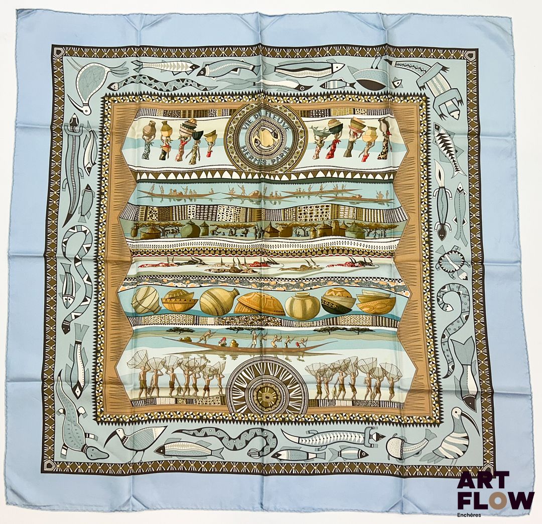 HERMÈS Modèle "La Vie du Fleuve" Carré en twill de soie d'après Aline HONORE 90 x 90 cm Très bon étta général malgré d'infimes salissures