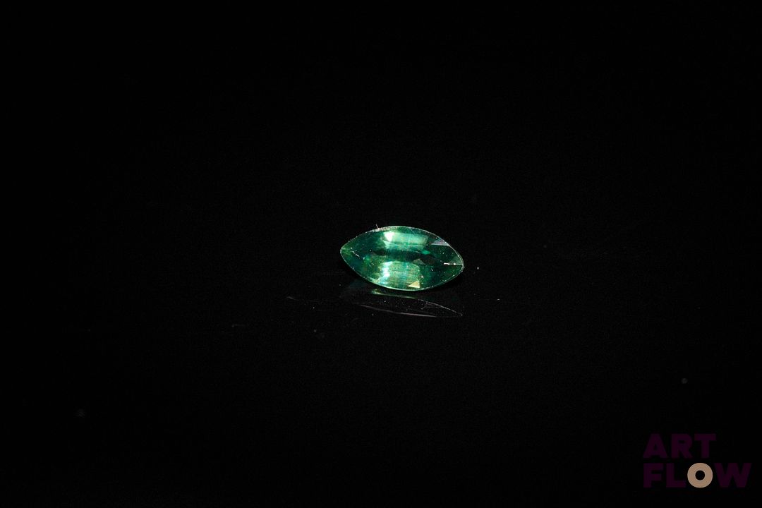 Saphir vert marquise. Probablement Australie, jolie couleur. 0.52 ct. 7.0mm x 3.5mm