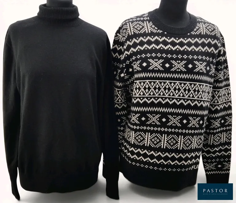 FURSAC HOMME. Lot composé de 2 pulls, T.M, comprenant un modèle col rond en jacquard bicolore, et un modèle col roulé en laine et cachemire noir. NEUFS avec étiquettes - TVA Récupérable
