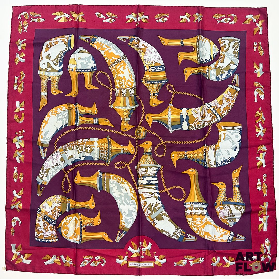 HERMÈS Modèle "Ritote" Carré en twill de soie d'après Karin SWILDENS 90 x 90 cm Fils tirés, petites taches