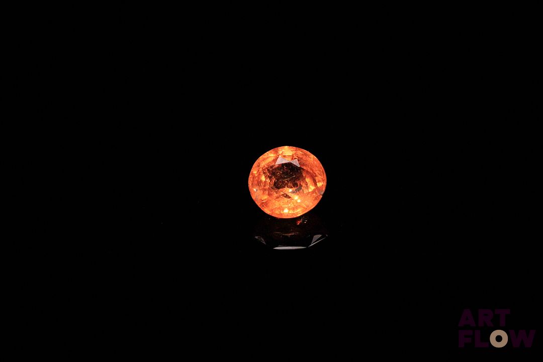Grenat spessartite orange rond. Très belle couleur. 0.95 ct. 5.5mm