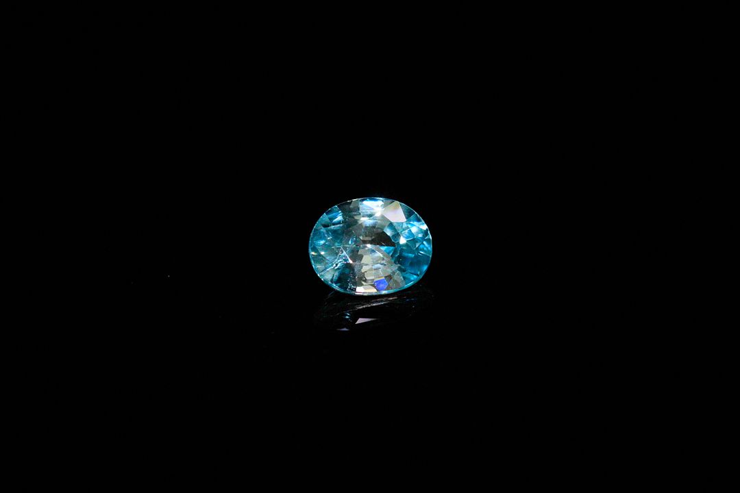 Zircon bleu ovale. Probablement Cambodge. 1.50 ct. 7.0mm x 6.0mm