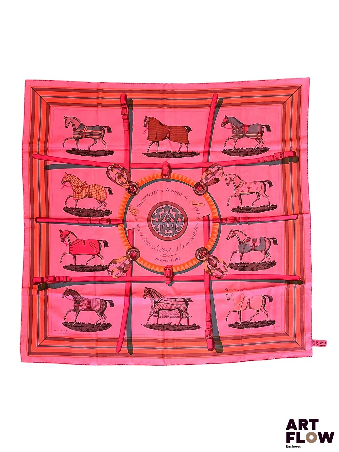 HERMÈS Paris Carré en twill de soie Modèle "Couvertures et tenues de jour pour l'écurie, l'attente et la présentation", d'après Jacques Endef. 90 x 90 cm Petites tâches. Carré surteint par la maison Hermès - service "DIP DYE" proposé par Hermès pour colorer un carré et lui redonner une seconde jeunesse. Porte l'étiquette attestant une surteinte Hermès originale.